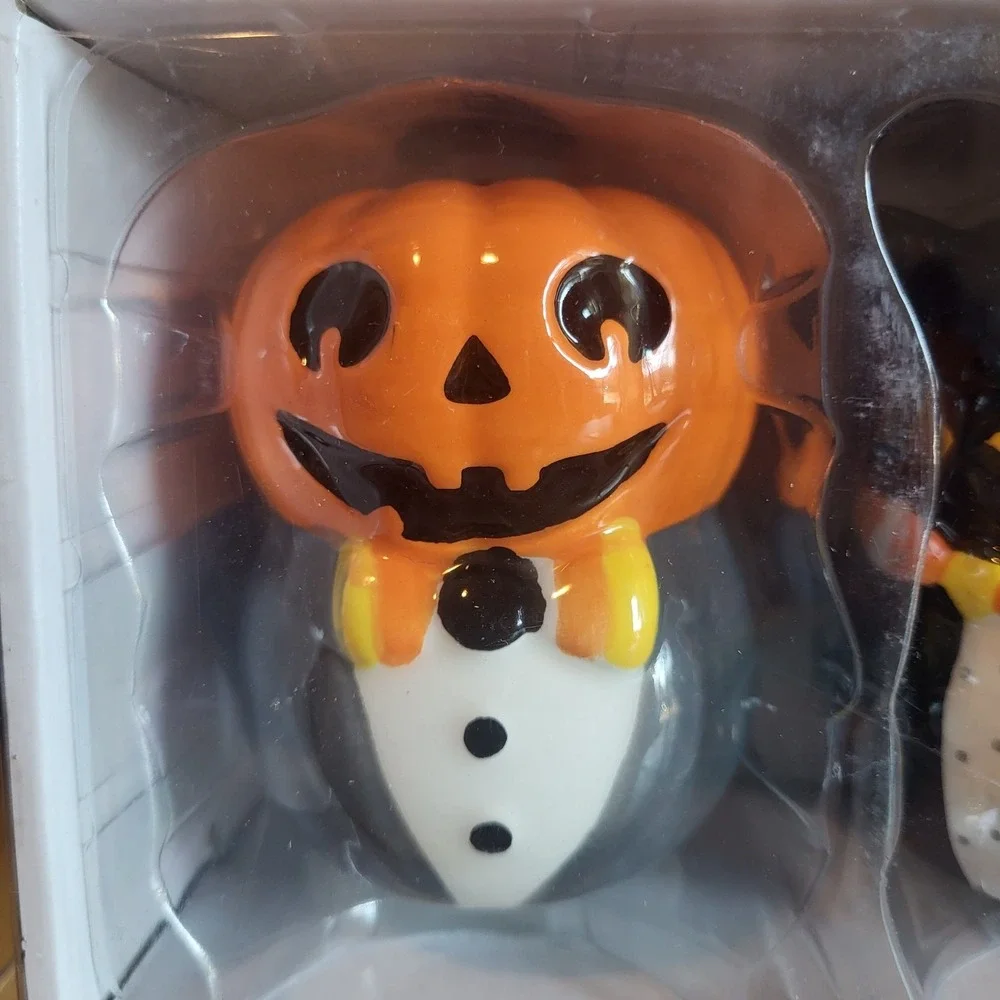 Jack O' Lantern Lane Halloween Pumpkin Black Cat Salt Pepper Shakers NEW